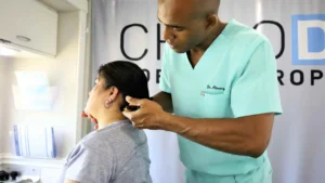 Dolor de cuello después de accidente: diferencias entre tortícolis y latigazo cervical.