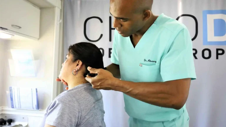 Dolor de cuello después de accidente: diferencias entre tortícolis y latigazo cervical.