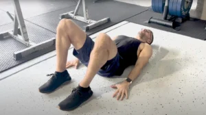 Safe exercises for people with herniated discs, showing how to strengthen the back and reduce pain without worsening the injury.