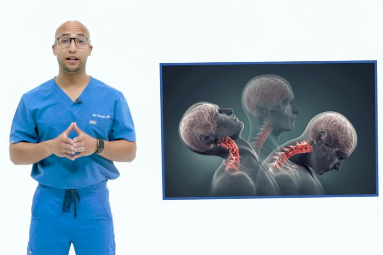 Paciente recibiendo ajuste quiropráctico para tratar lesiones de cuello y mejorar la movilidad cervical.